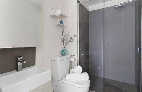 South Yarra Apartment | South Yarra Tranquil 2BR Abode