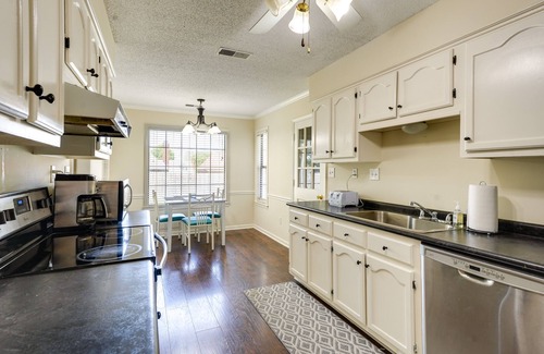 Southaven House | Southaven Vacation Rental ~ 10 Mi to Graceland!