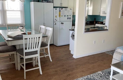 South End Condo | SOUTHEND - 1st Flr, 3B/2b, covered deck, 4 Houses to beach, Sheets/Towels/BBQ