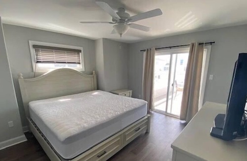 Townsend's Inlet House | Southend townhouse Great beaches! Features nice front porch, CENTRAL AIR, off street parking.