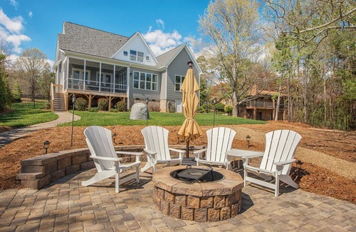 Lake Norman of Catawba House | Southern Breeze lake front property is pet friendly for an additional fee