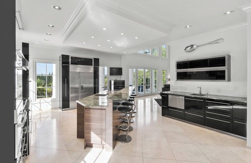 Monroe House | SOUTHERN CHARM ESTATE: Monroe’s Chic Style Retreat. Vacation Like Celebrity!