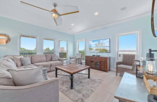 Surf Side Shores House | Southern Charm Fort Morgan