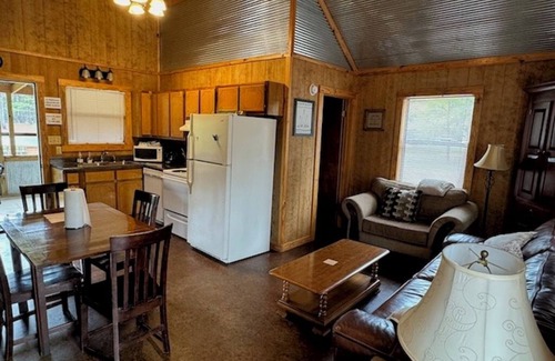 Sardis Cabin | Southern Charm Sardis cabin 2-bedrooms with A/C, WiFi, and satellite TV