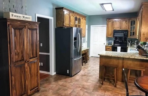 Taylorville House | Southern Charmer - Book for Football Season!