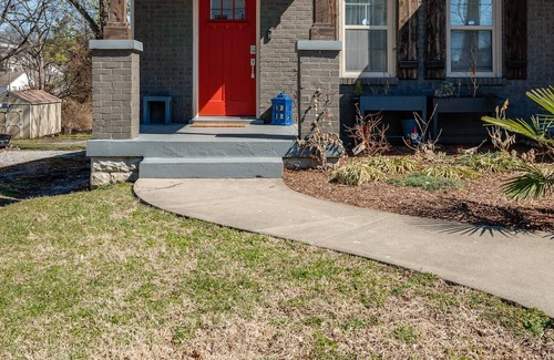 Maxwell House | Southern Chic home 10 minutes from downtown!
