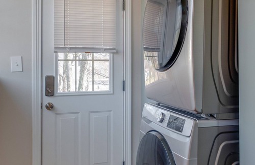 Maxwell House | Southern Chic home 10 minutes from downtown!