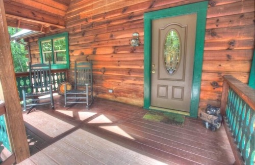 Sautee Nacoochee House | Southern Comfort | Spacious Family Retreat, Dog Friendly w/Gaming Area and More