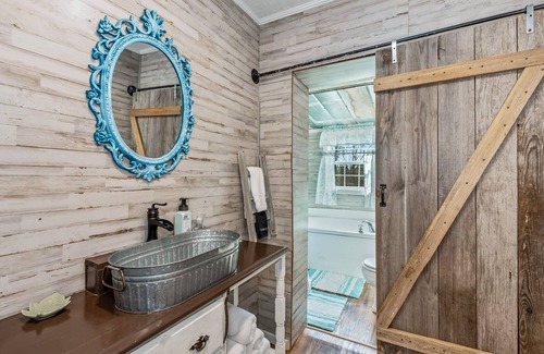 Fort Payne Other | Southern Comfort Farmhouse | WiFi | Dog Friendly | Near Preserve | Fire Pit |BBQ