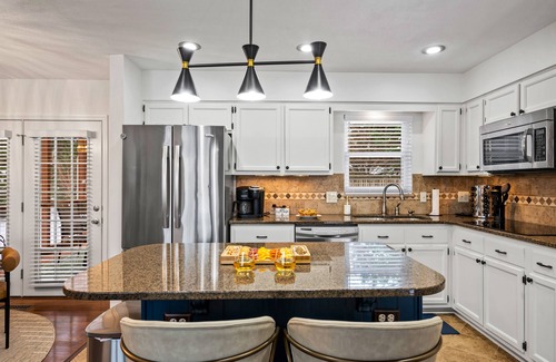 Ashley Oaks House | Southern Comfort Getaway: hot tub-theater-game room-fire pit-yard games