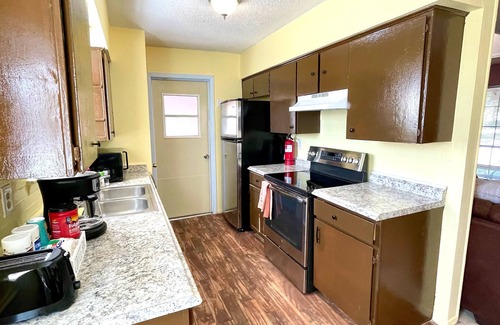 Garland House | Southern Comfort Near Dallas Metroplex Area Accommodates 9 Guests