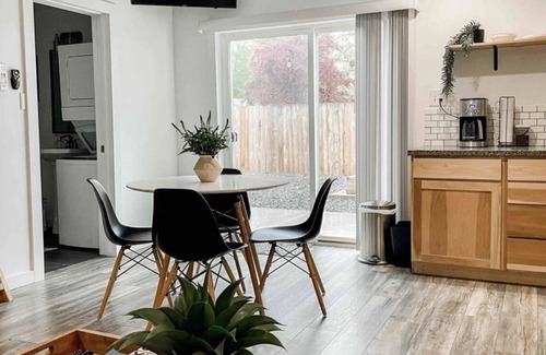 Medford Apartment | Southern Comfort - Hot tub - Modern - Relaxing -private