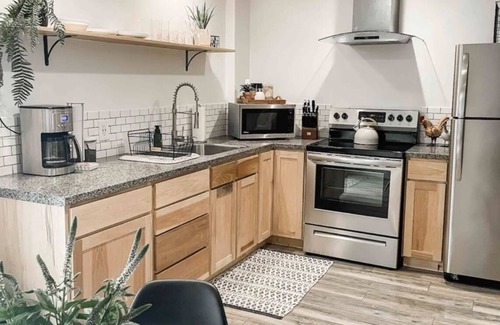 Medford Apartment | Southern Comfort - Hot tub - Modern - Relaxing -private
