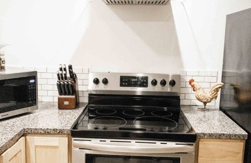 Medford Apartment | Southern Comfort - Hot tub - Modern - Relaxing -private
