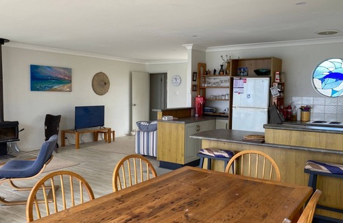 Manyana House | Southern Comfort - Watch the waves from the deck