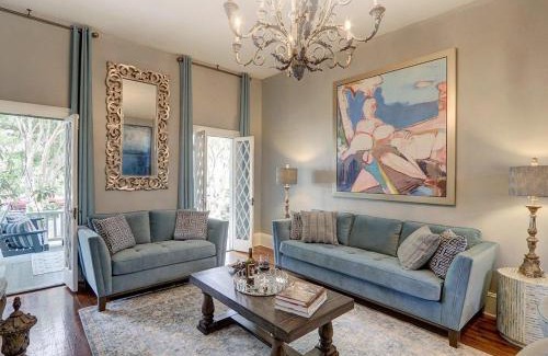 Historic Downtown Savannah House | Southern Hall Lower