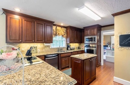Gainesville House | Southern home and fishing lake