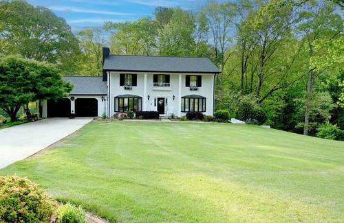 Gainesville House | Southern home and fishing lake