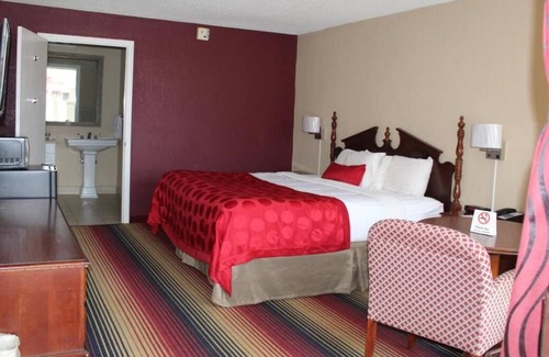 Perry House | Southern Hospitality! Comfy Unit, Breakfast