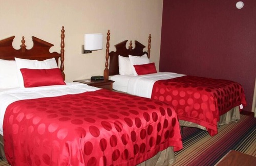Perry Hotel | Southern Hospitality! Comfy Unit, Parking