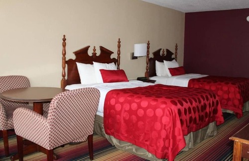 Perry House | Southern Hospitality! Great Unit, Pool, Gym, Business Center, Free Parking!
