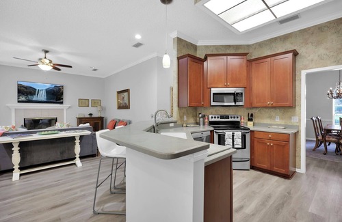 Mandarin House | Southern Oaks Charm FL Pool Home