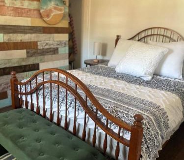 Wilder Park House | Southern Parkway Retreat Private Yard & Comfort