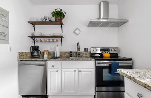 Radcliffeborough Apartment | Southern Shangri-La D | Bohemian Haven