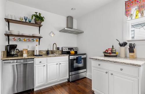Radcliffeborough Apartment | Southern Shangri-La D | Bohemian Haven