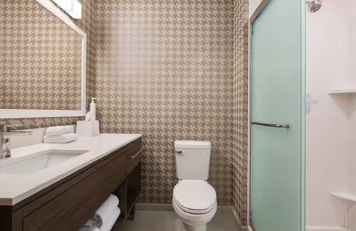 West End Hotel | Southern Style Meets Modern Luxury: Minutes to Adventure Science Center