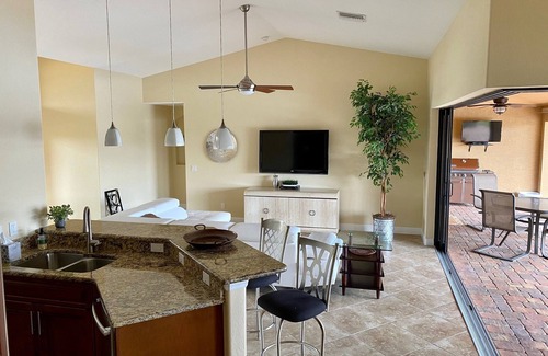 Pelican House | Southern Sun Beach Hotel - Cape Coral