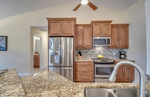 Pelican House | Southern Sun Beach Hotel - Cape Coral