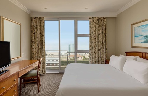 Pollok Beach Hotel | Southern Sun The Marine