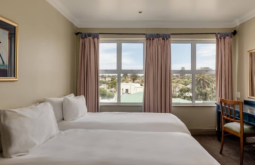 Pollok Beach Hotel | Southern Sun The Marine