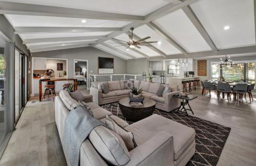 Mount Mourne House | Southern Sunrise Covered Dock & Optional Boat Rental