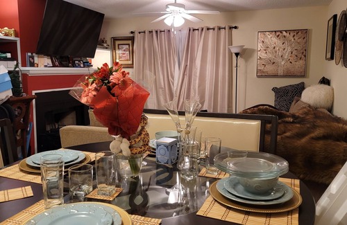 Durham House | Southpoint Mall area of Durham,is centrally located in between downtown and RTP.
