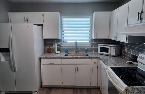 Arlington House | Southside Bungalow - Centrally Located