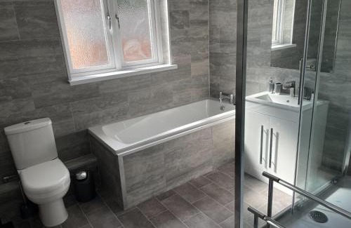 Southwell Apartment | Southwell 3-Bed Near Racecourse, Minster and Trails