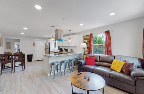 Berkley House | Southwest Charm Spacious Family Home Near Denver