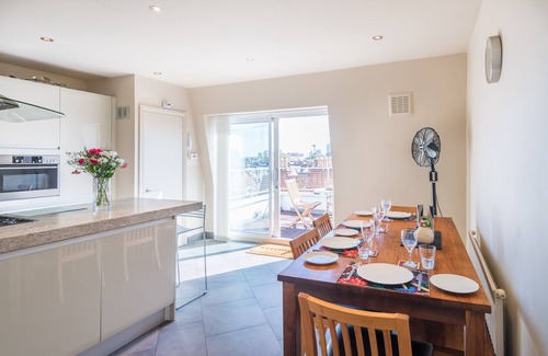 Parsons Green and Walham Apartment | Southwest Rooftops - Two Bedroom Apartment, Sleeps 5