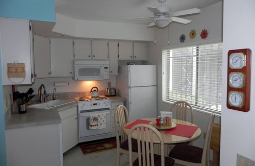 Green Valley Condo | Southwest Serenity in Central Green Valley