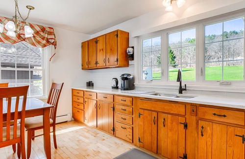 Honeoye House | Southwest Sunrise: Perfect Family Retreat + Stunning Sunsets!