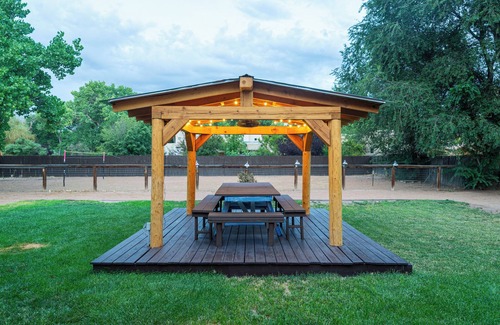Alamedan Valley House | Southwestern Adobe Retreat 2.6 miles from Balloon Fiesta