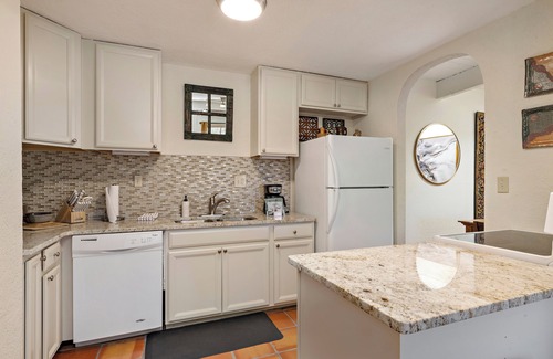 Northeast Santa Fe Hotel | Southwestern Condo w/Kiva Fireplace and Fantastic Location Near Plaza