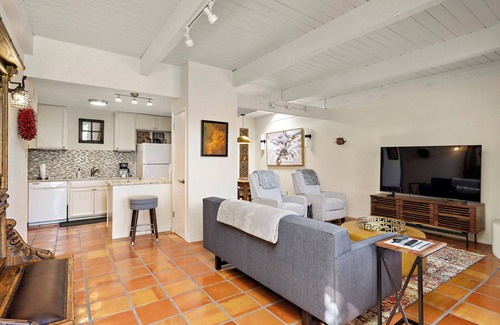 Northeast Santa Fe Hotel | Southwestern Condo w/Kiva Fireplace and Fantastic Location Near Plaza