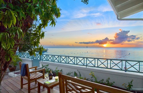 Mullins Beach House | Southwinds Beach House is a 3 Bedroom With Exquisite sea Views