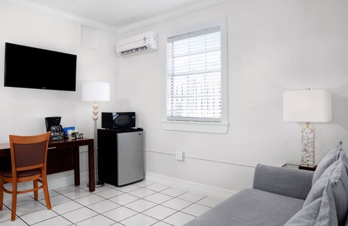Uptown - Upper Duval Hotel | Southwinds Motel
