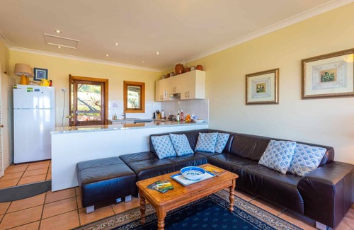 Lovedale House | Sovereign Hill Country Lodge - Group accommodation with panoramic views from every room