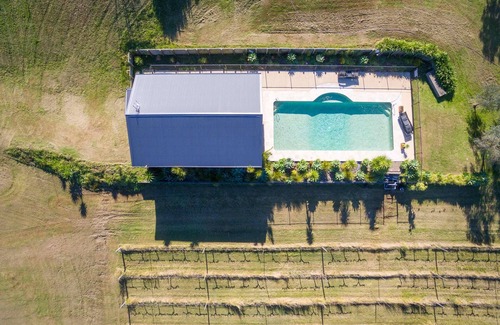Lovedale House | Sovereign Hill Country Lodge - Group accommodation with panoramic views from every room