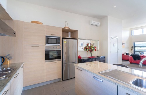 Whitianga Apartment | Sovereign Pier on the Waterways